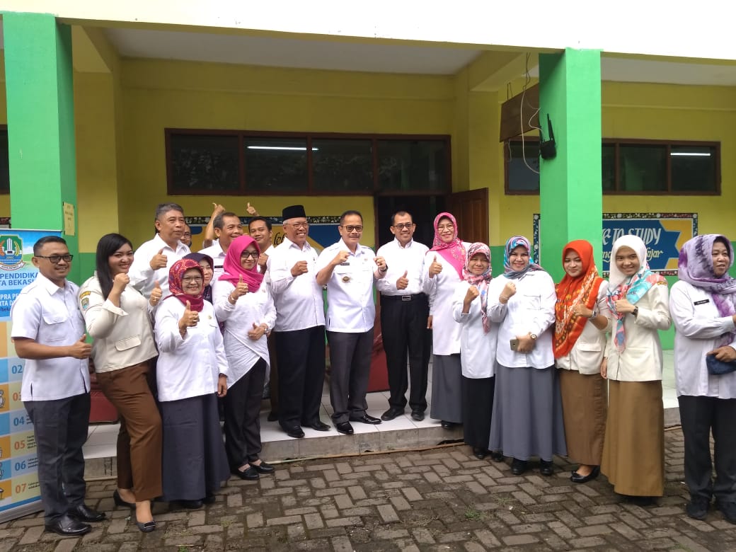 Kunjungan Pj Walikota Cek Kesiapan Verifikasi PPDB Online Kota Bekasi