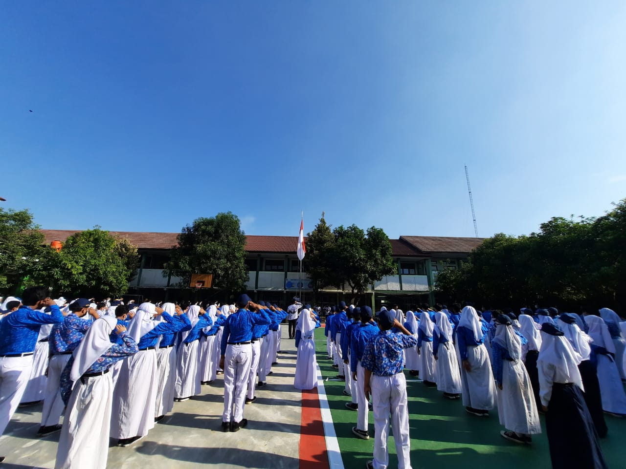 Semarak Peringatan Hari Guru Naional Ke-76 di SMPN Se-Kota Bekasi